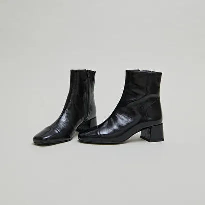 Ankle boots with zips in black pleated patent leather