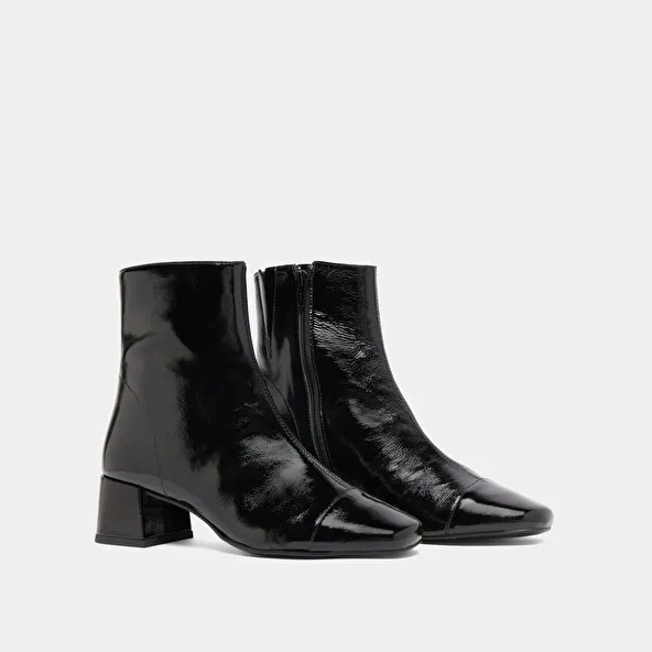 Ankle boots with zips in black pleated patent leather