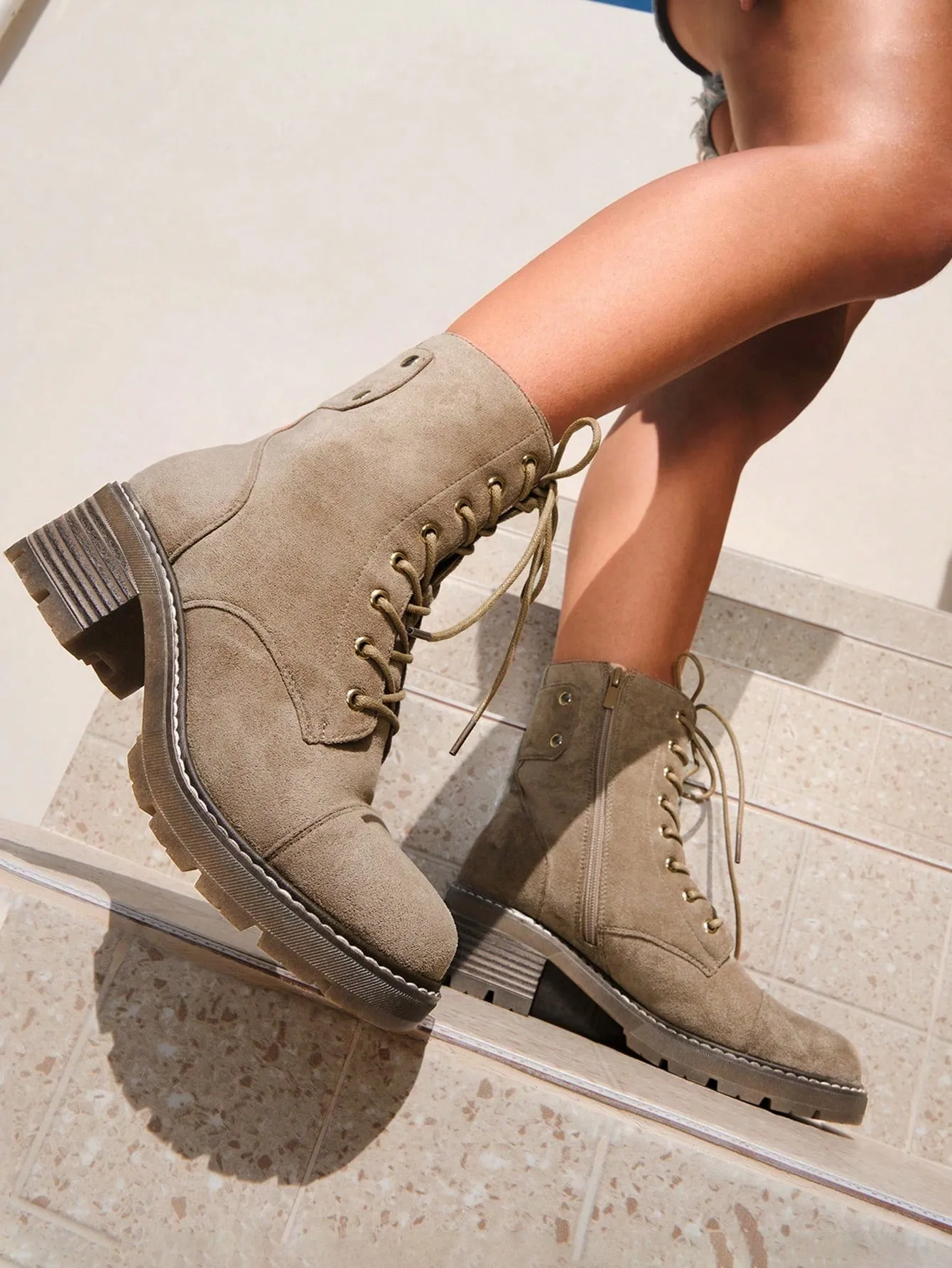 Elegant Combat Boots For Women, Faux Suede Lace-up Front Platform Fashion Boots